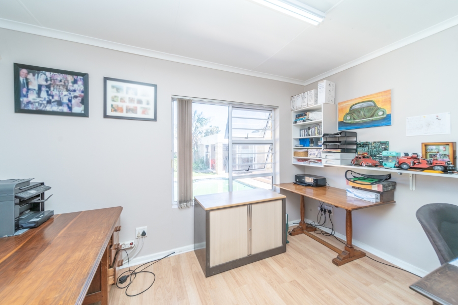 4 Bedroom Property for Sale in Beacon Bay Eastern Cape